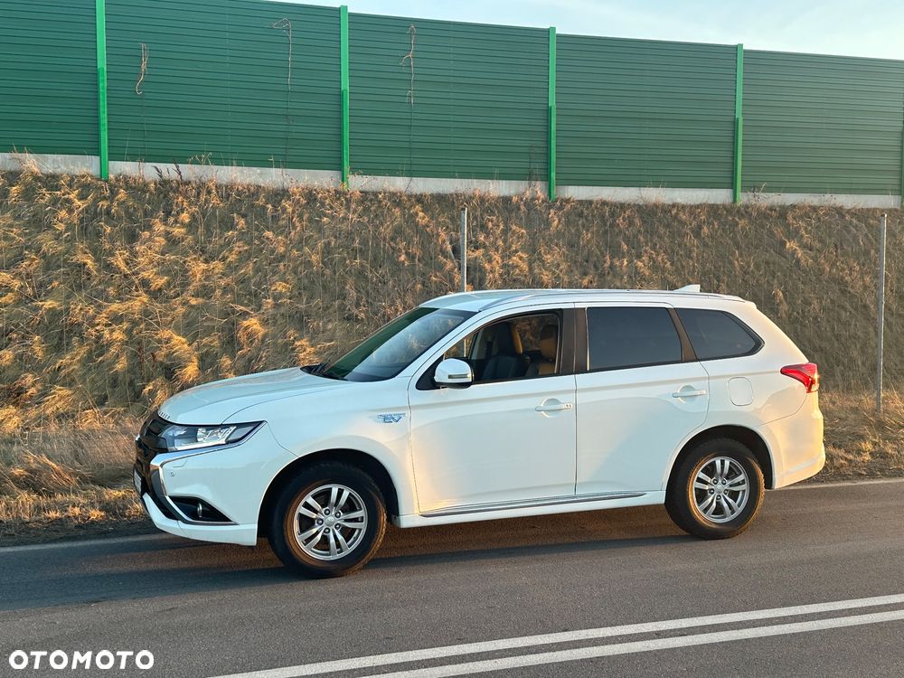 Mitsubishi Outlander 2.0 4WD Plus - 9