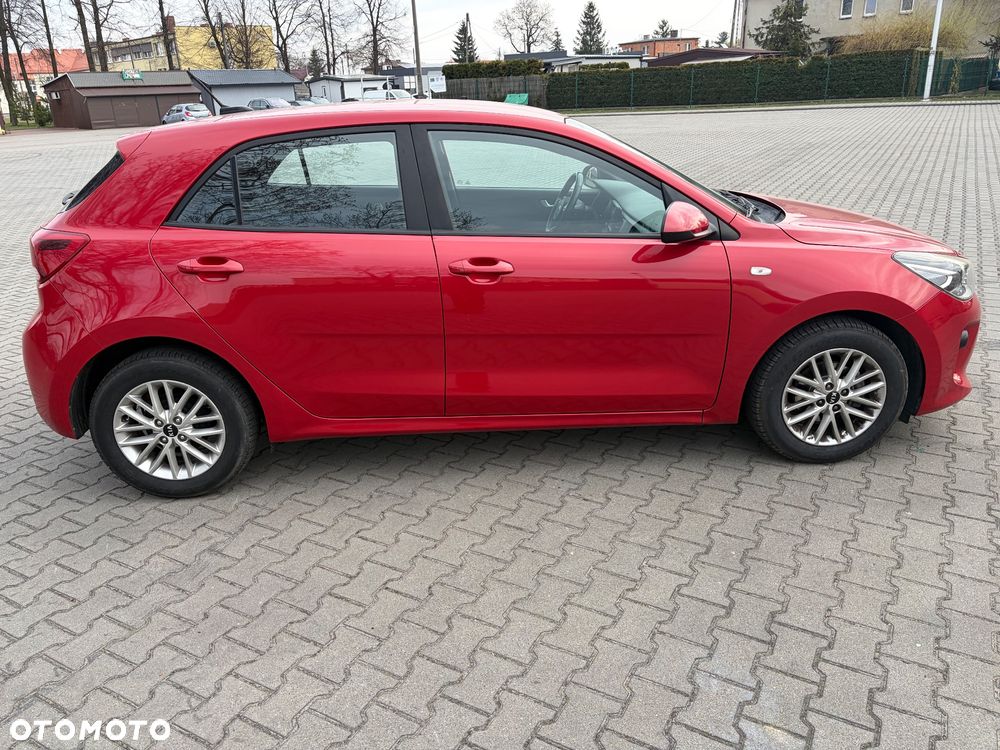 Kia Rio 1.2 L - 4