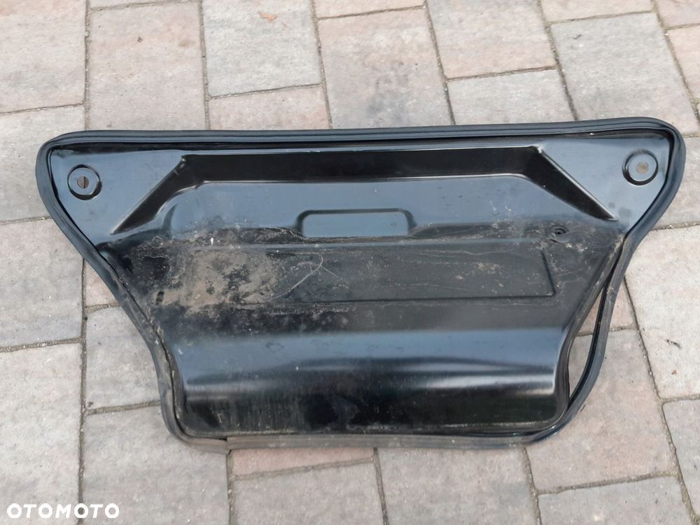 Audi E-tron 55 OSŁONA ŚCIANY GRODZIOWEJ - 1