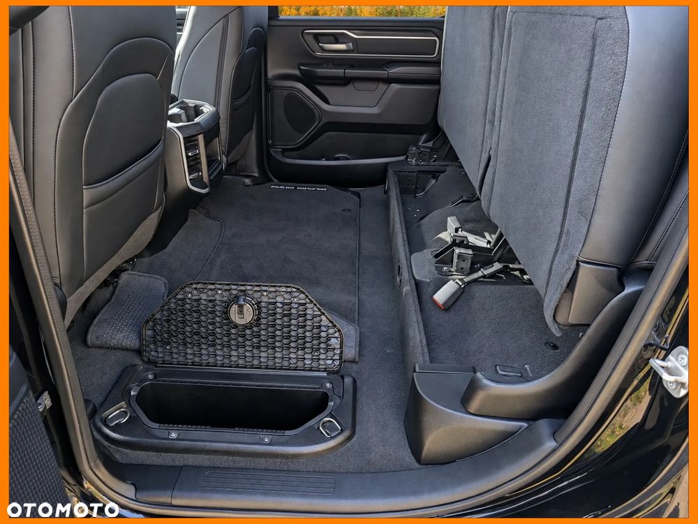 RAM 1500 Crew Cab Shortbed Bighorn - 18