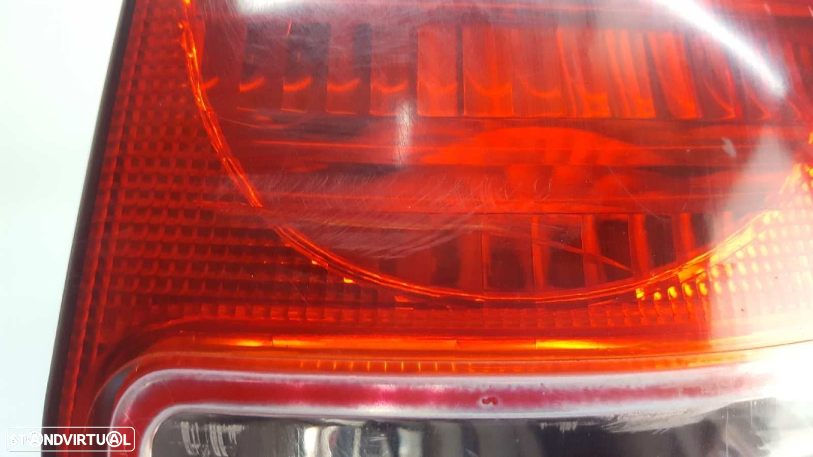 FAROLIM TRASEIRO DIREITO HYUNDAI MATRIX (FC) 1.5 CRDI GLS - 2