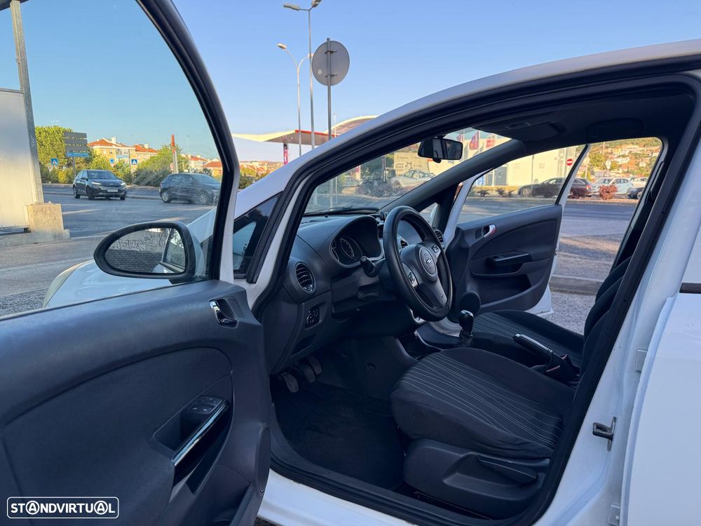 Opel Corsa 1.2 Cosmo - 28