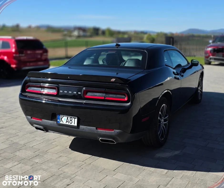 Dodge Challenger - 8