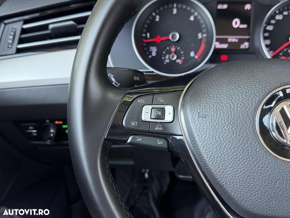 Volkswagen Passat 2.0 TDI SCR DSG Business - 29