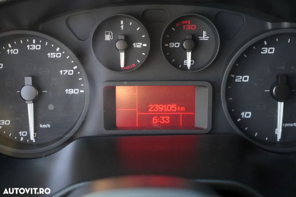 Iveco DAILY 35-140 / CU OPȚIUNI / 7 LOCURI / TABLĂ / DUBIȚĂ / IMPORTAT - 35