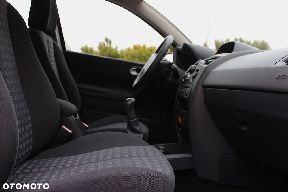 Renault Megane 1.6 Avantage - 9