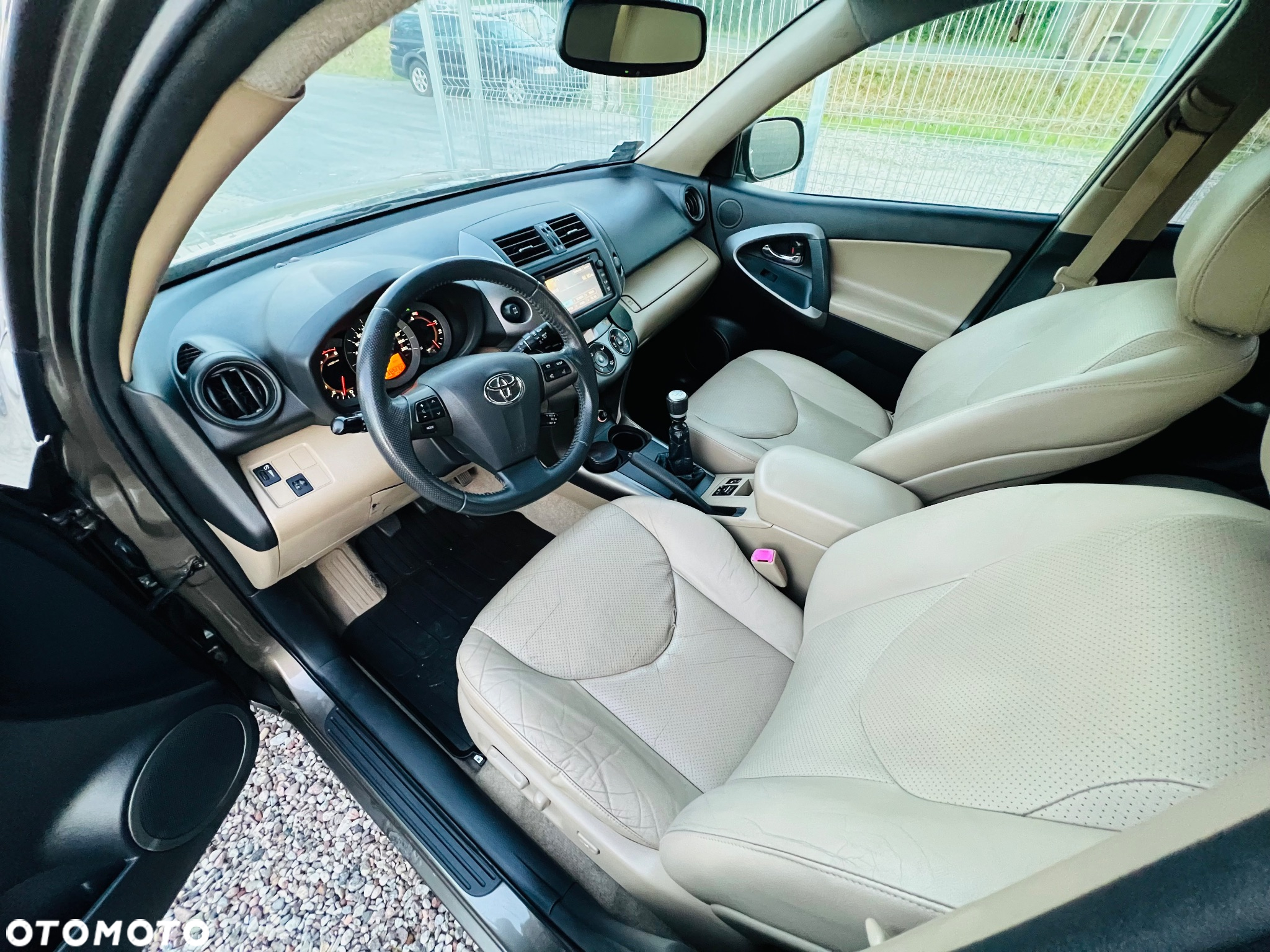 Toyota RAV4 2.0 VVT-i Premium - 9