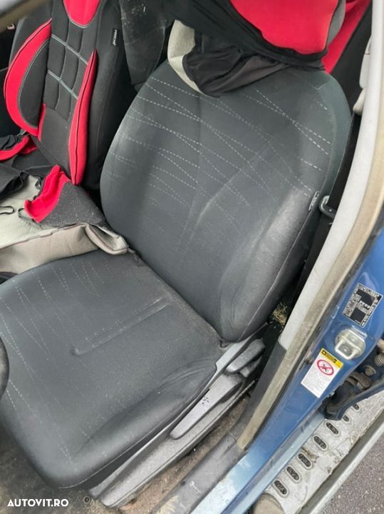 piese toyota Yaris Xp90 motor 14 D4D diesel cod 1ND TV cutie 5 trepte Interior bara capota far radiator radiatoare airbag airbaguri injector injectoare pompa înaltă motorină 2008 planetară turbina usa Haion stop luneta geam scaune radio cd dezmembrari dezmembrez - 12