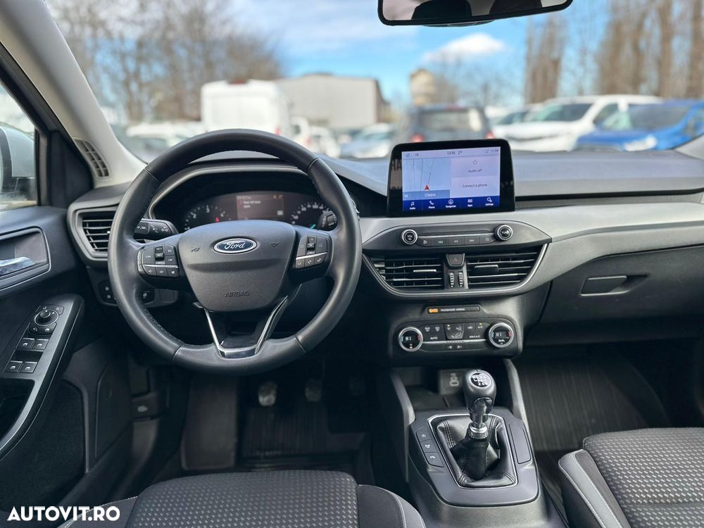 FORD Focus 2022 — imagine 10