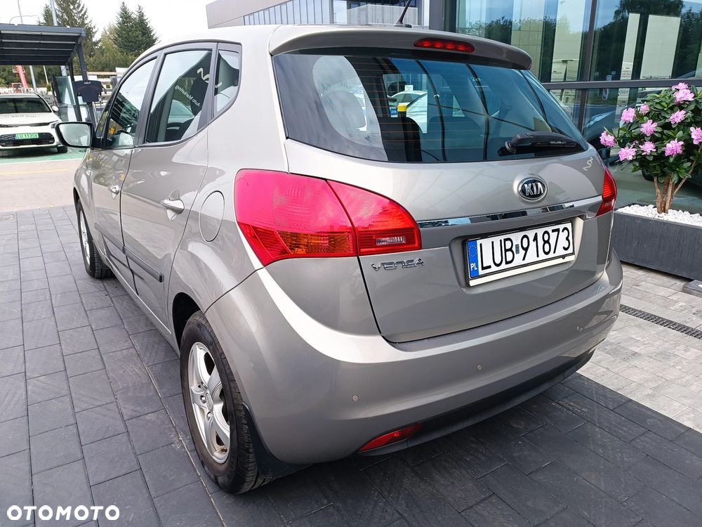 Kia Venga - 8