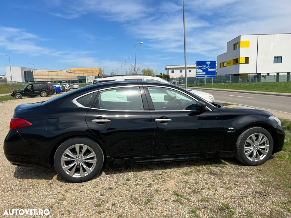 Infiniti M35 - 3