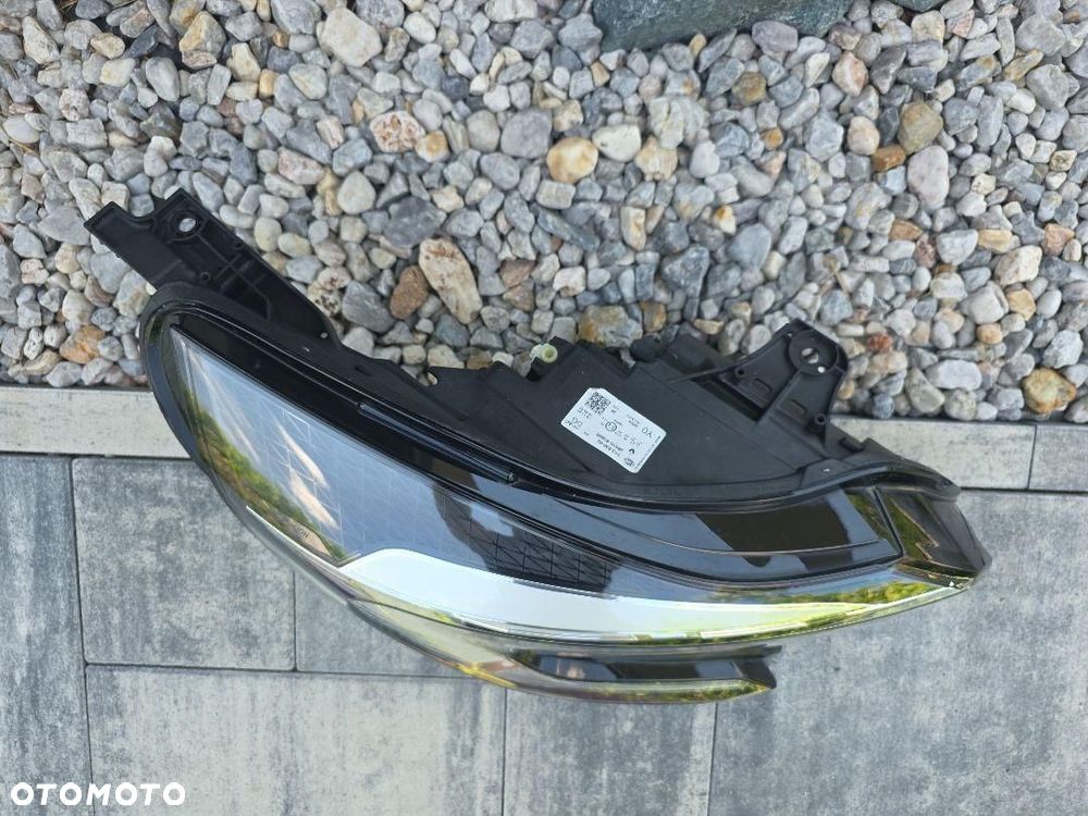 RENAULT CAPTUR 2 II Lampa prawa Kompletna Full Led 260104095R Krótki Led - 7