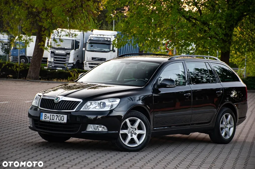 Skoda Octavia Combi 2.0 TDI DPF DSG Ambition - 9