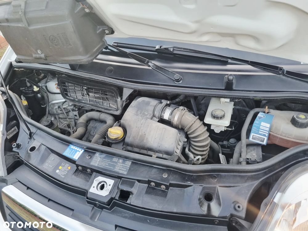 Opel Vivaro - 38