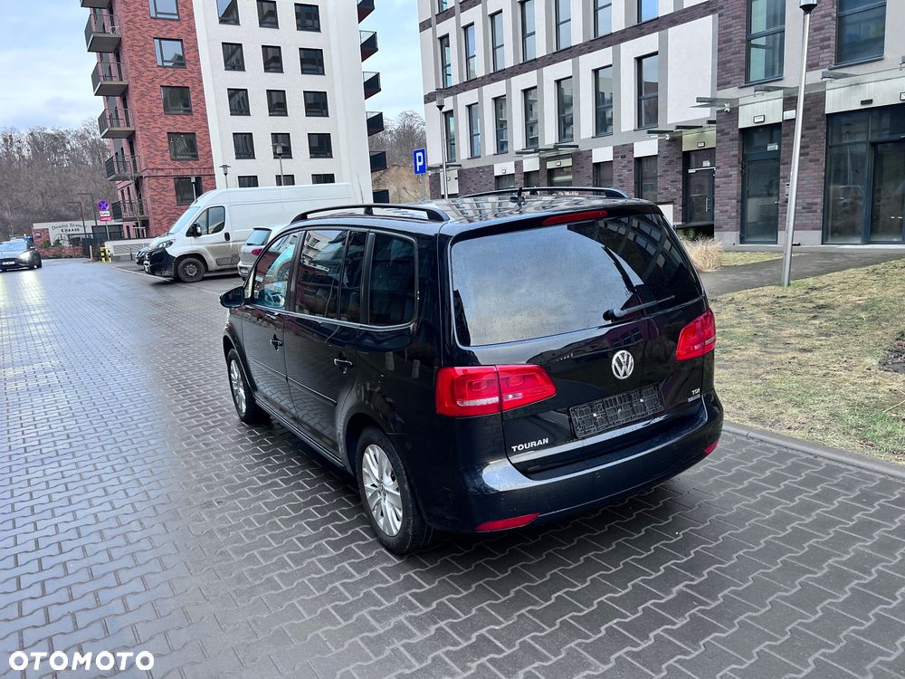 Volkswagen Touran - 4