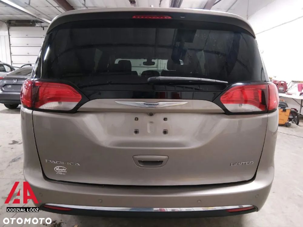 Chrysler Pacifica - 6
