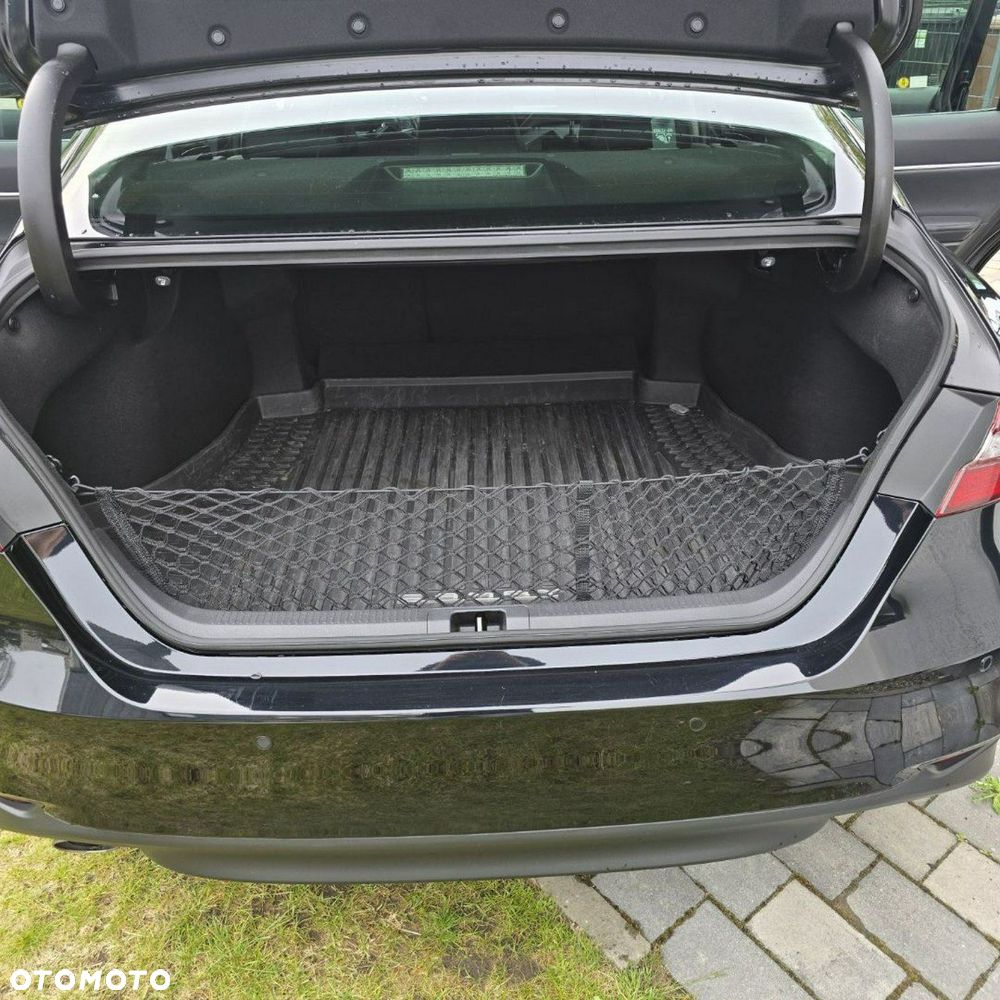 Toyota Camry 2.5 Hybrid Executive CVT - 11