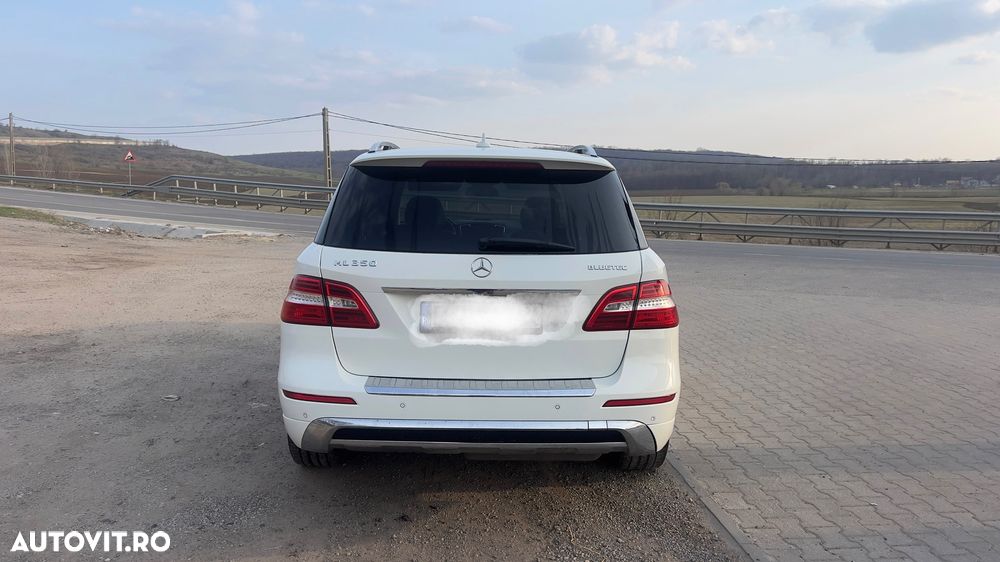 Mercedes-Benz ML 350 BlueTEC 4MATIC 7G-TRONIC - 3