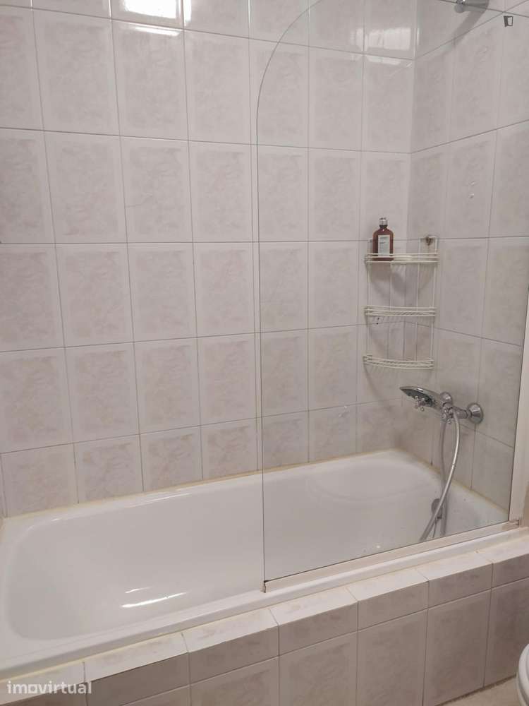 Quarto - localizado em Baguim do Monte Porto - Grande imagem: 5/7