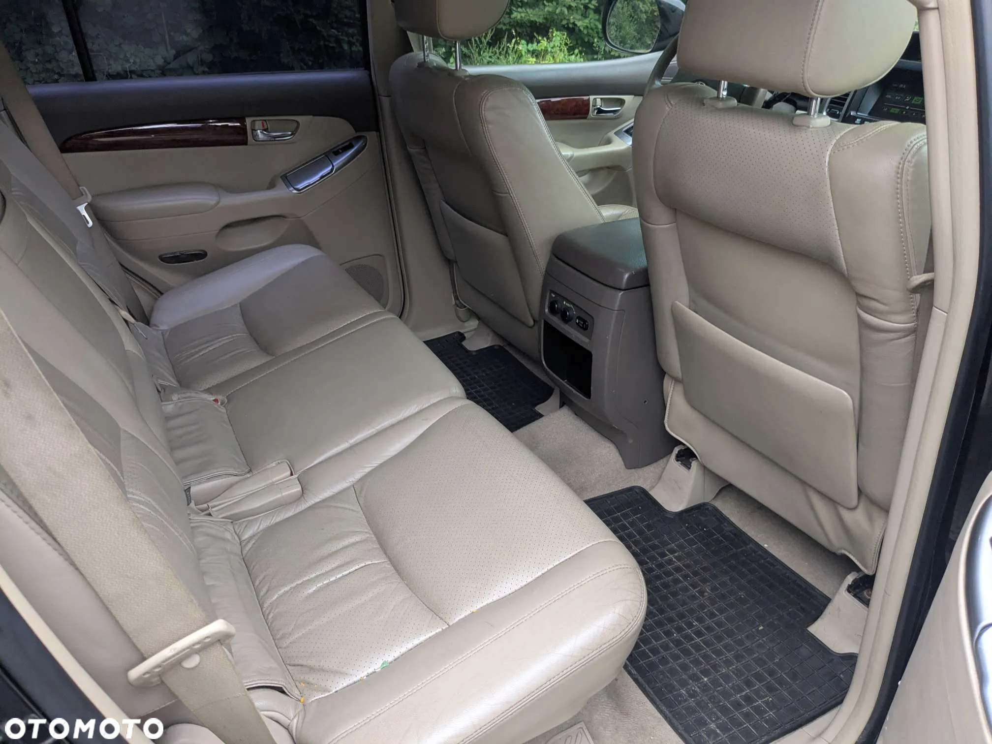 Toyota Land Cruiser - 12