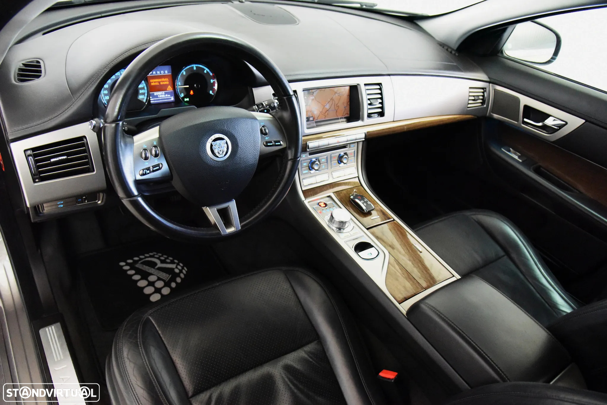 Jaguar XF 2.7 D V6 Luxury - 14