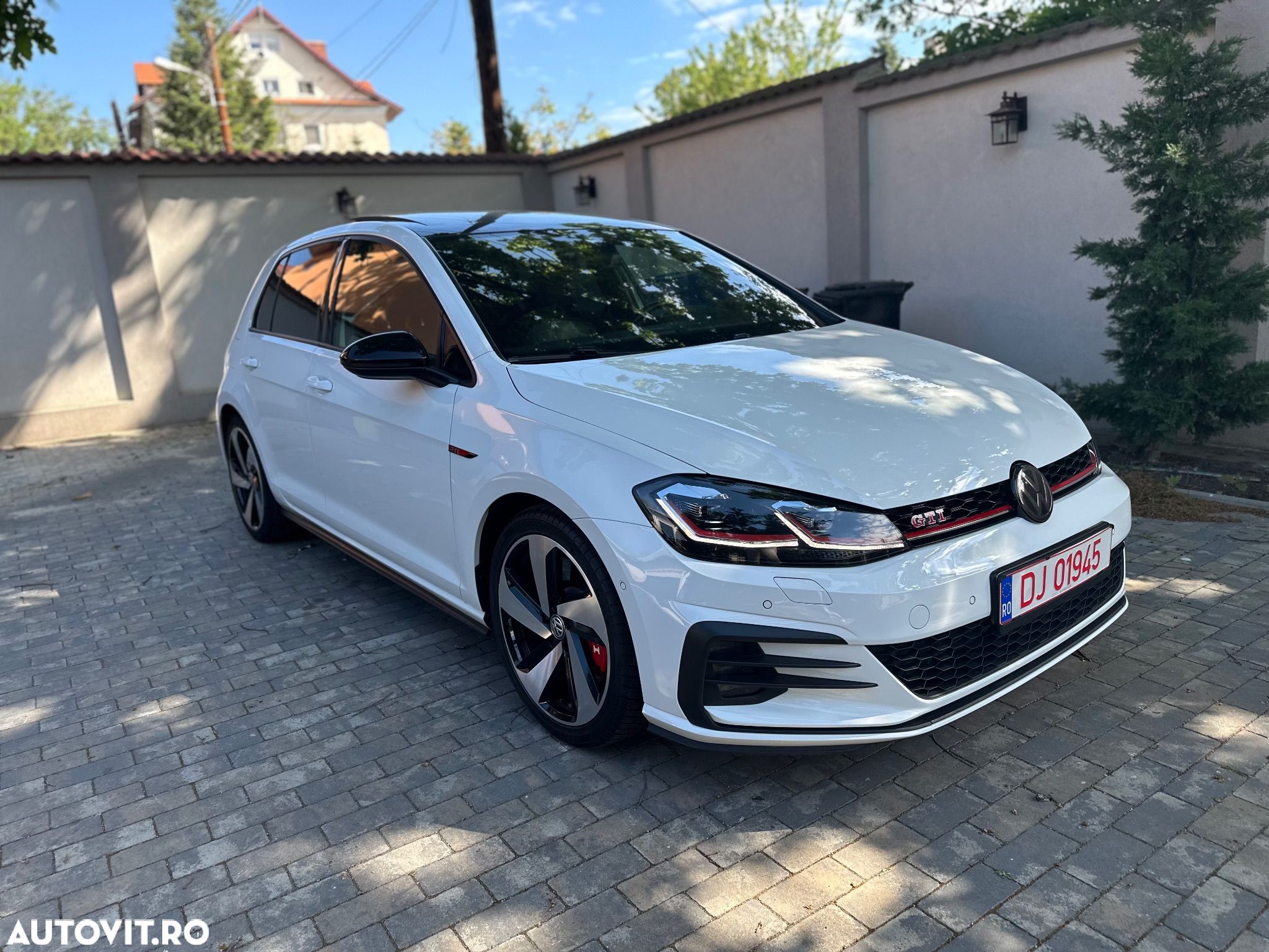 Volkswagen Golf 2.0 TSI DSG GTI Performance - 1