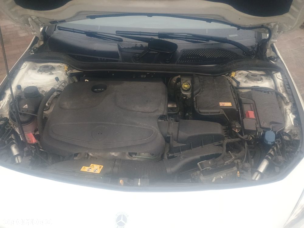 Mercedes-Benz CLA 200 7G-DCT AMG Line - 23