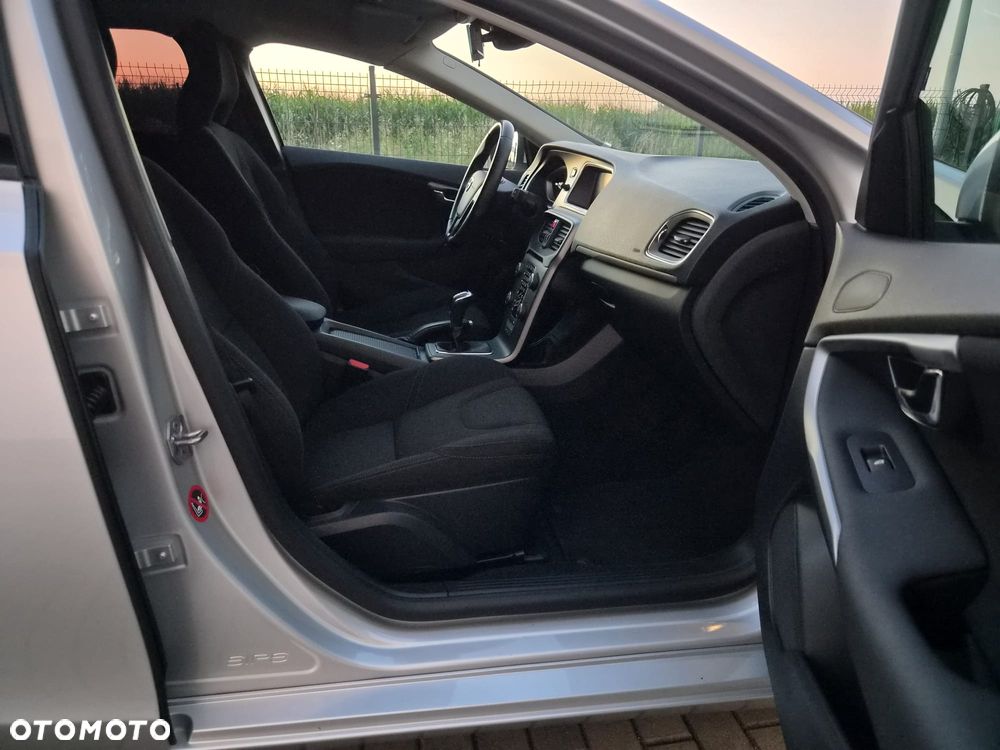 Volvo V40 D2 Kinetic - 26