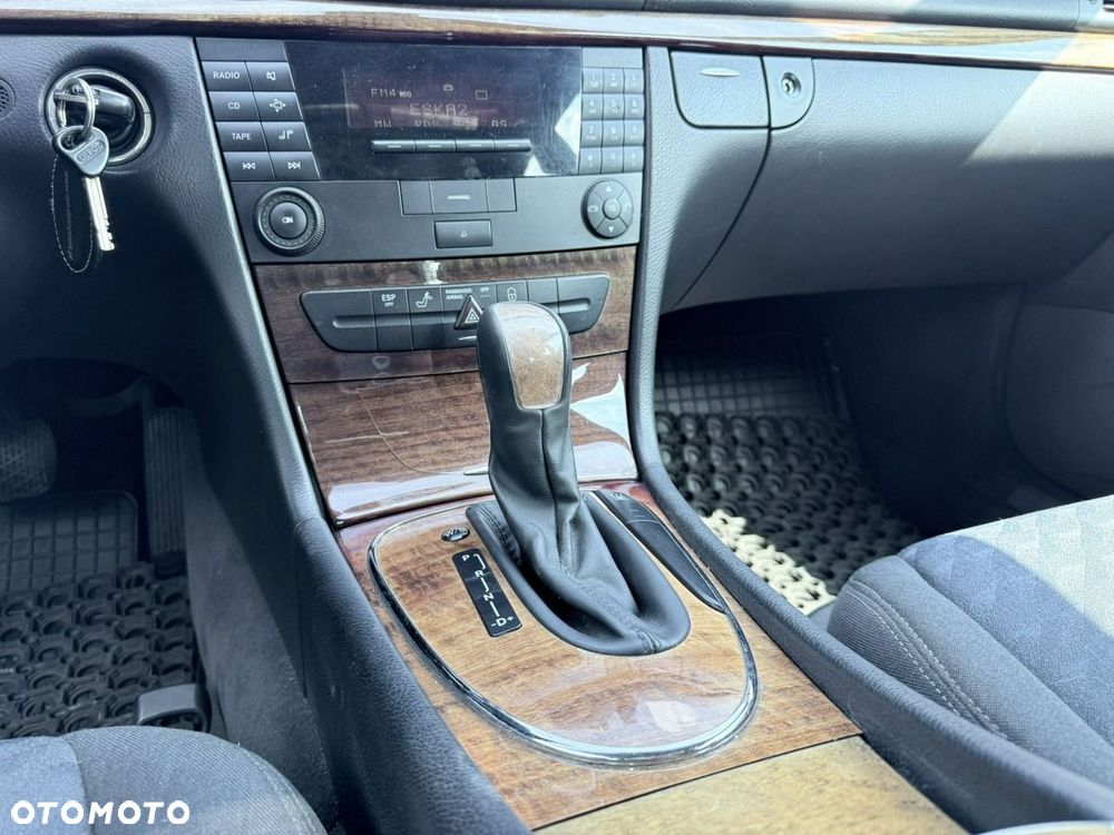 Mercedes-Benz Klasa E 220 CDI Automatik Classic - 22