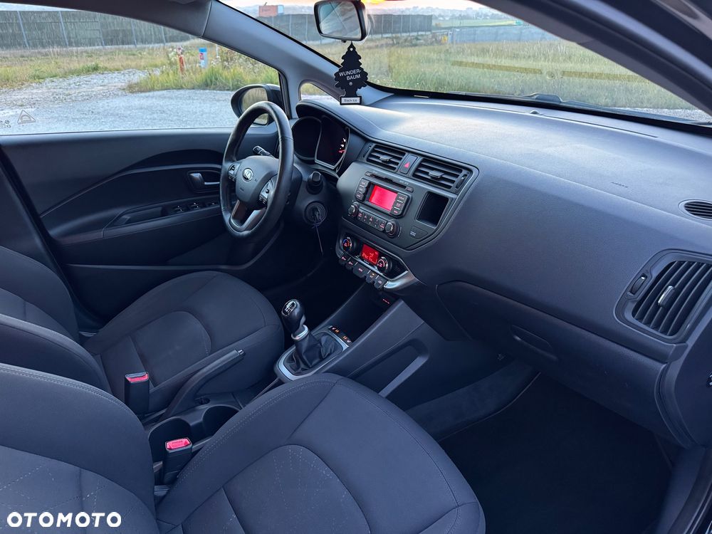 Kia Rio 1.4 Dream Team Edition - 27