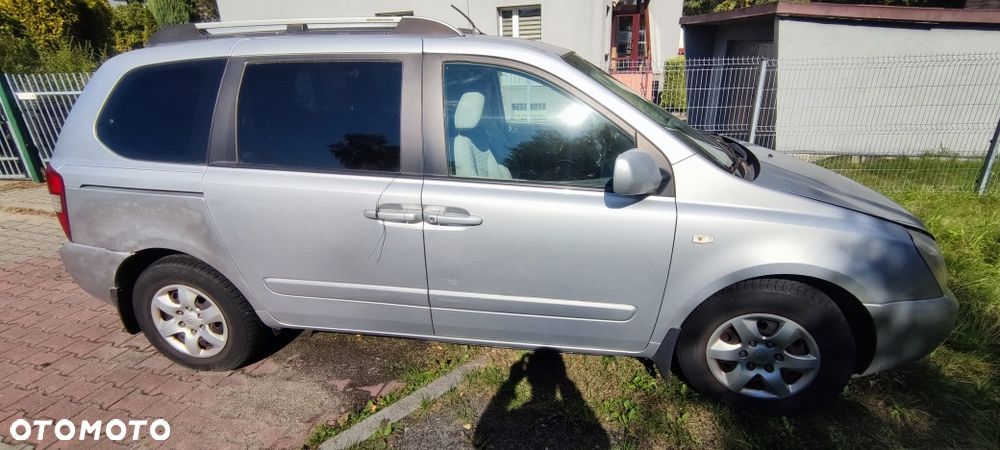 Kia Carnival - 2