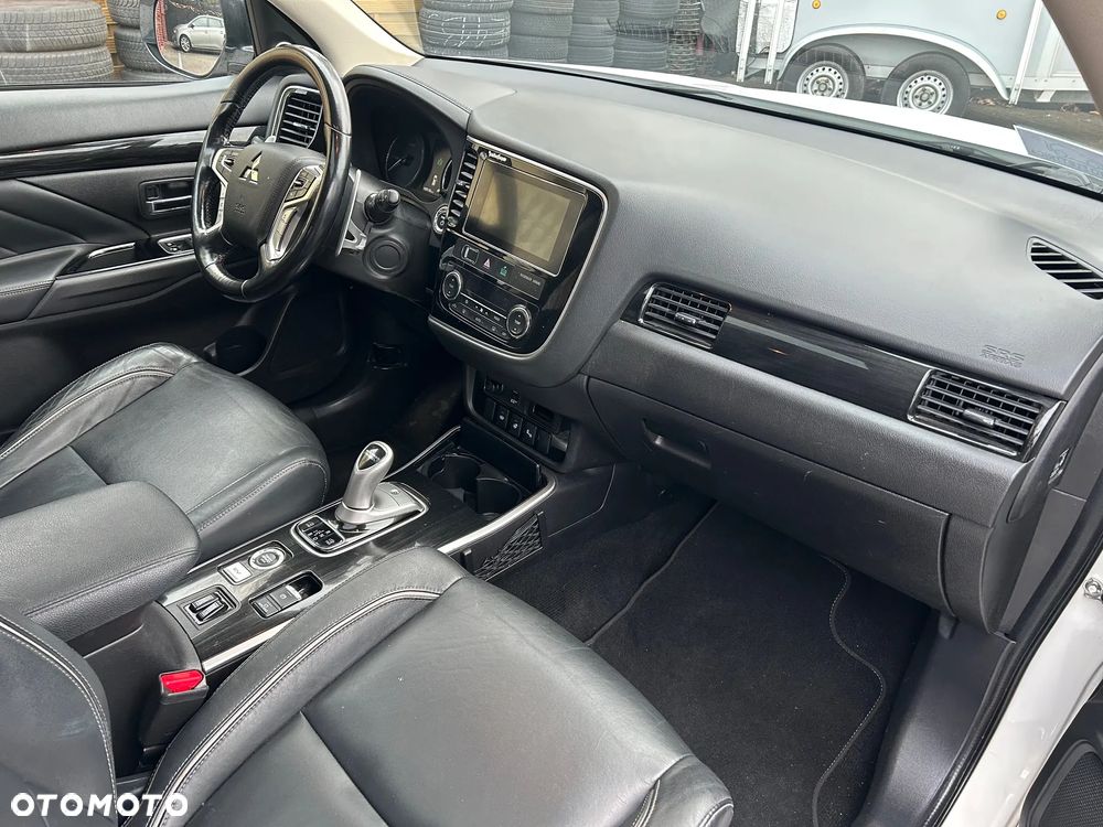 Mitsubishi Outlander 2.0 4WD Top - 7