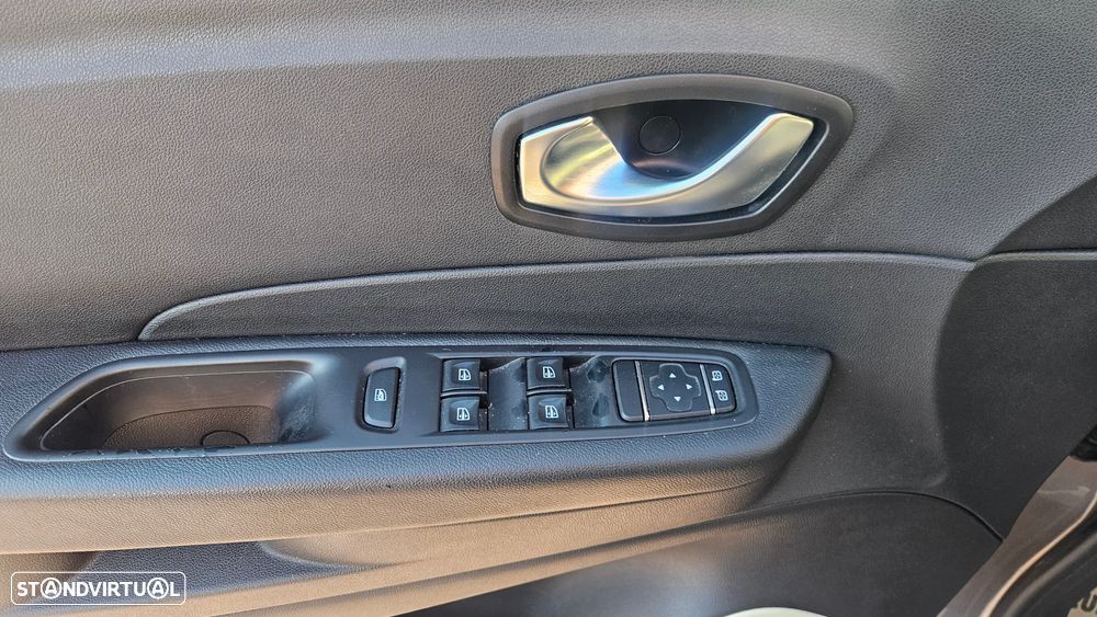 Renault Captur 1.5 dCi Initiale Paris EDC - 11
