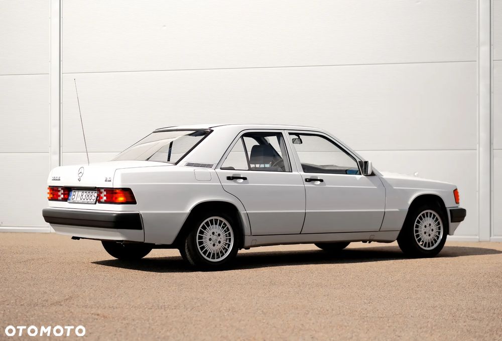 Mercedes-Benz W201 (190) - 4