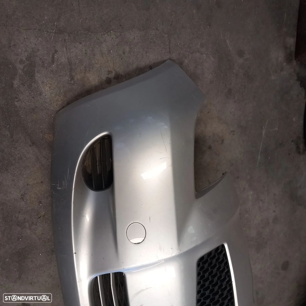 Para-choques da frente Toyota Yaris 2008 precisa de reparação - 4