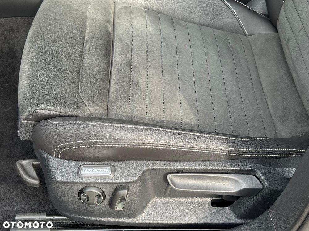 Volkswagen Passat 2.0 TDI EVO Elegance DSG - 23