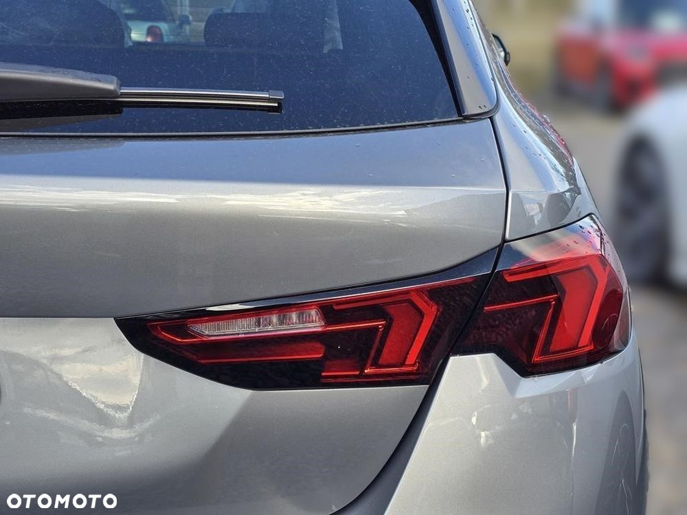 BMW Seria 1 120 mHEV - 8