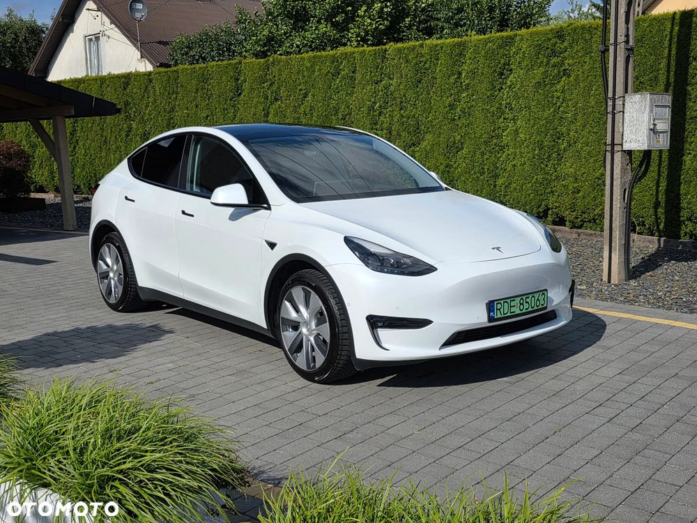 Tesla Model Y Long Range AWD - 2