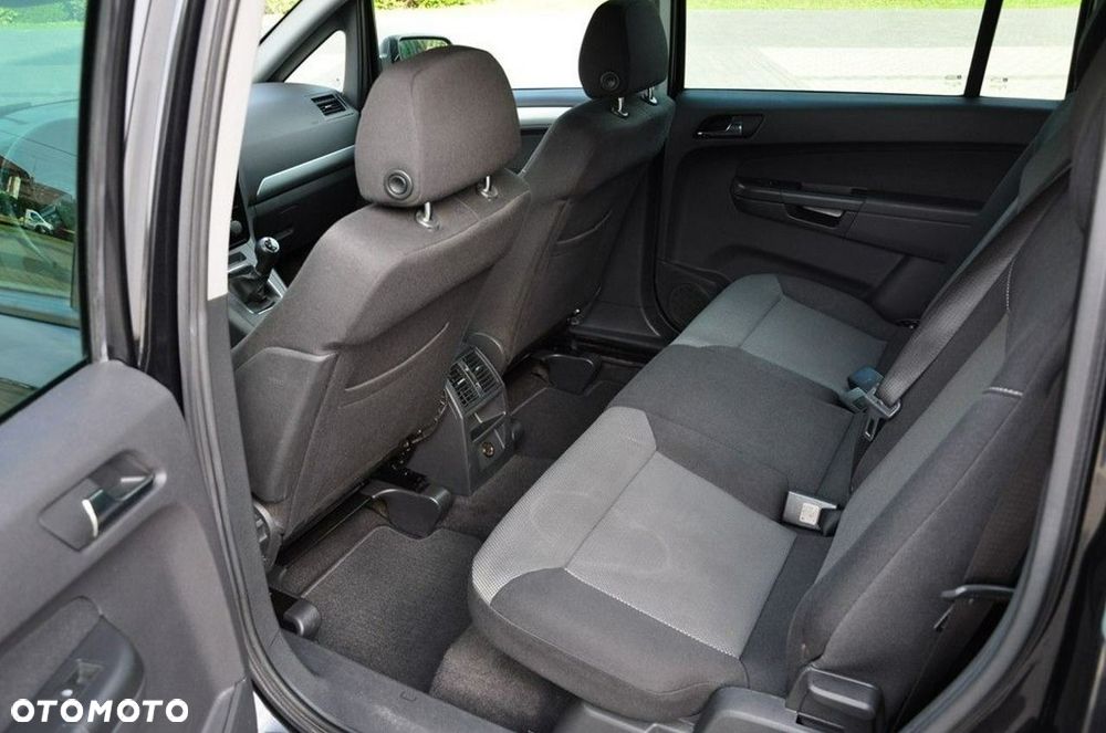 Opel Zafira 1.8 Cosmo - 27