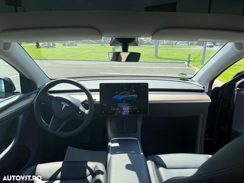 Tesla Model Y Long Range Dual Motor AWD - 9