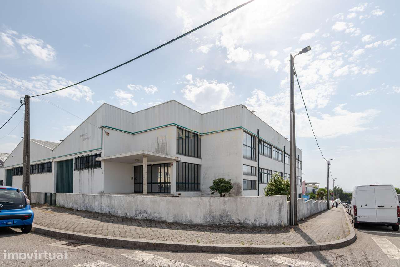 Armazém Gaveto para arrendar em Grijó/Vila Nova de Gaia com 2.555 m² Z - Grande imagem: 2/7
