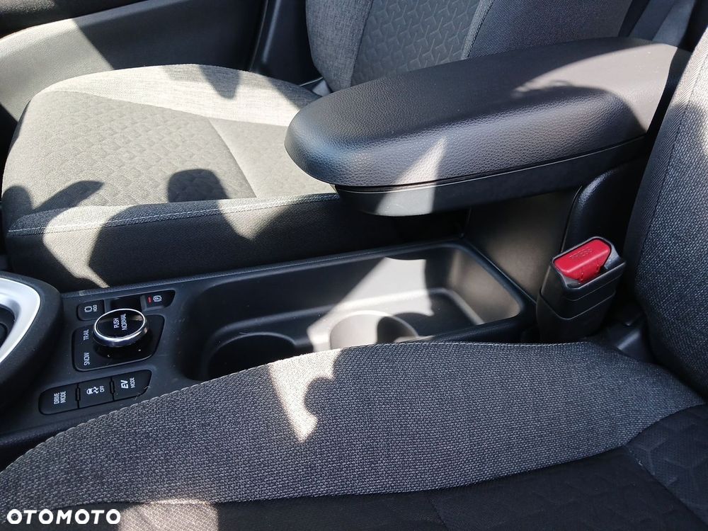 Toyota Yaris Cross Hybrid 1.5 Comfort 4x4 - 36
