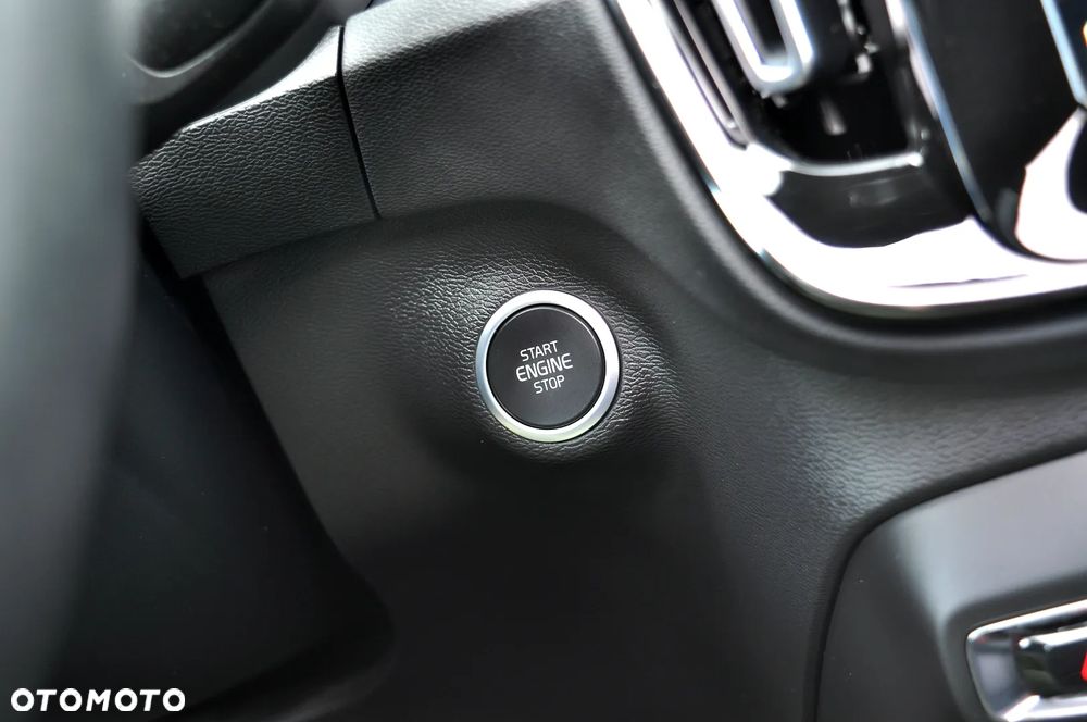 Volvo XC 40 B3 B DKG Plus Bright - 21