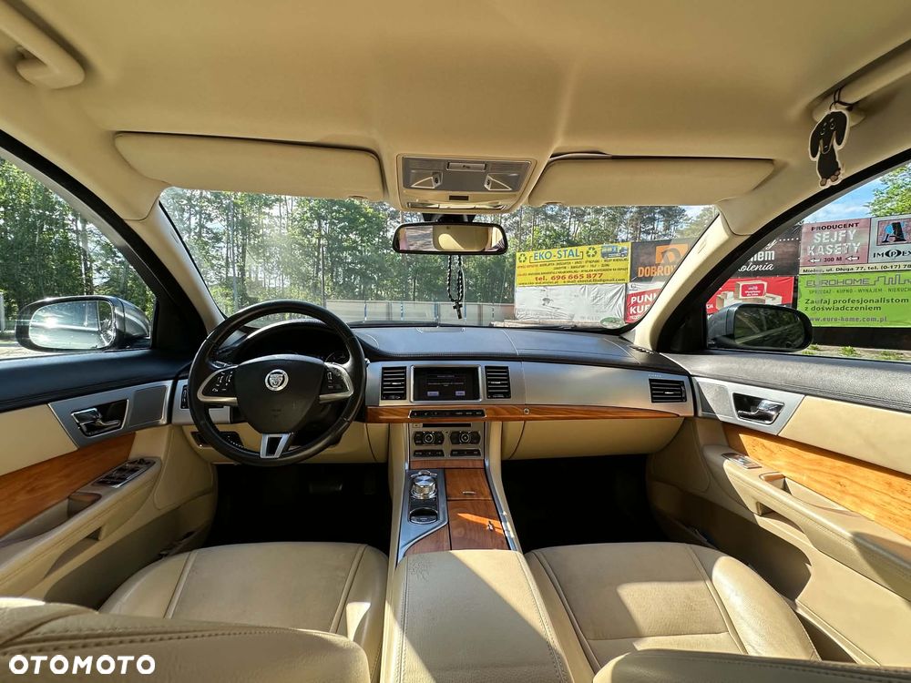 Jaguar XF 2.2 D Premium Luxury - 3