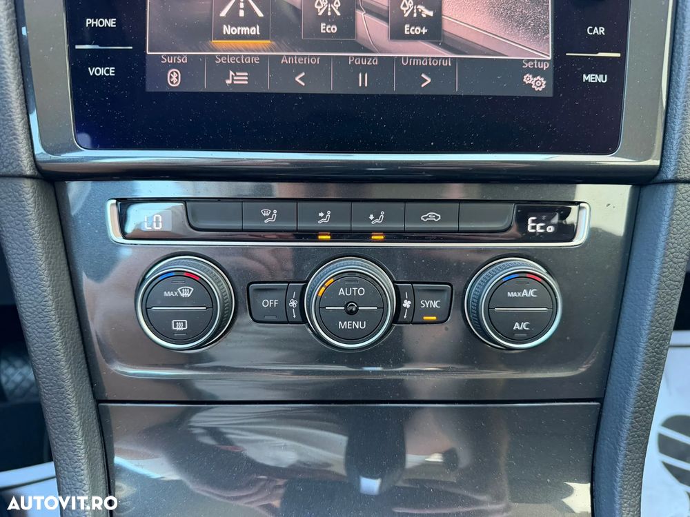 Volkswagen e-Golf - 29