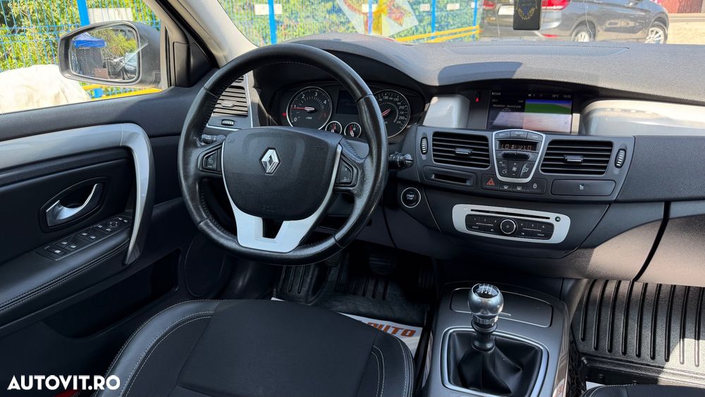 Renault Laguna dCi 150 FAP Start-Stop Paris Business - 10