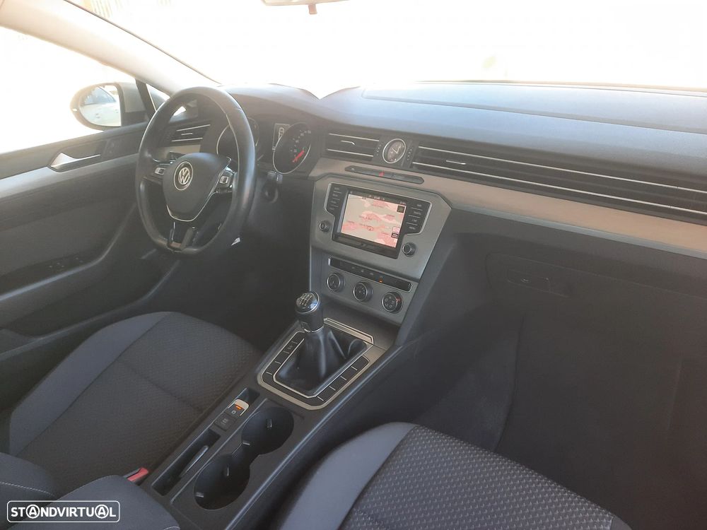 VW Passat 1.6 TDI BlueMotion - 31