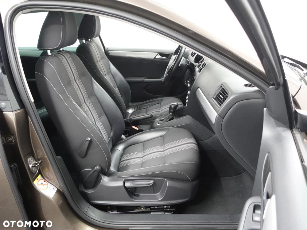 Volkswagen Jetta 1.4 TSI DSG Match - 25