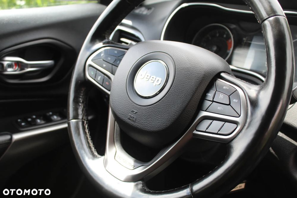 Jeep Cherokee - 24