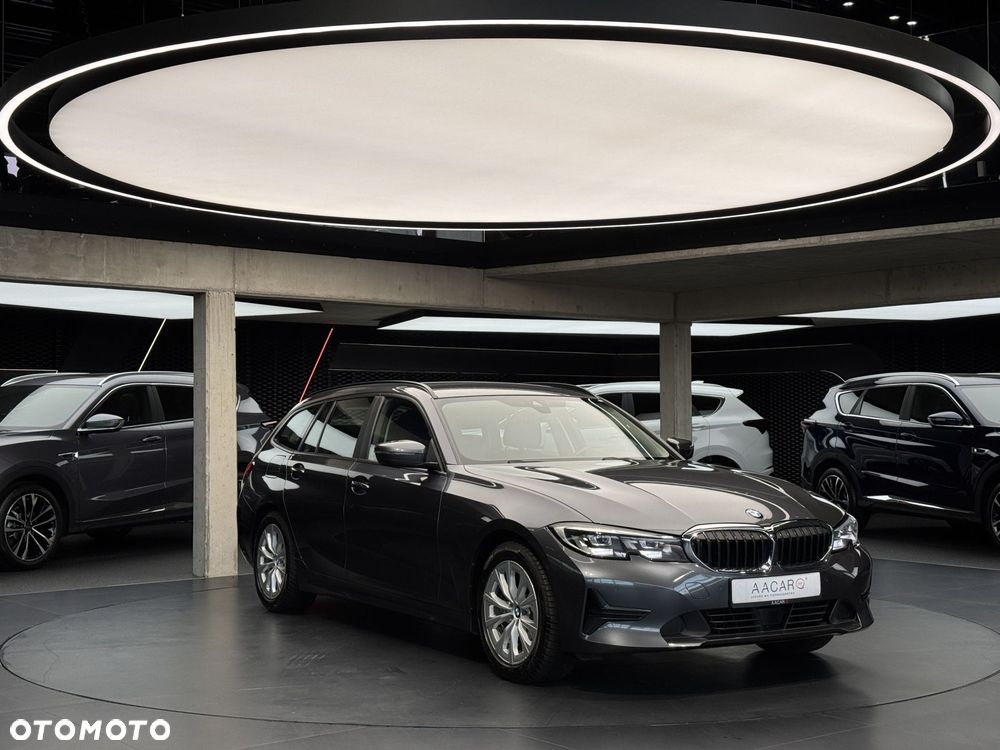 BMW Seria 3 318i - 8